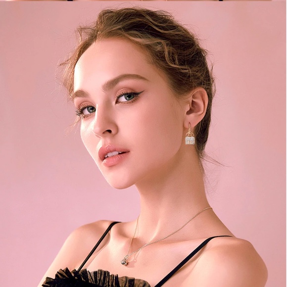 NEW Luxury Gold Plated Zircon Bag Shape Earrings - Picture 4 of 11